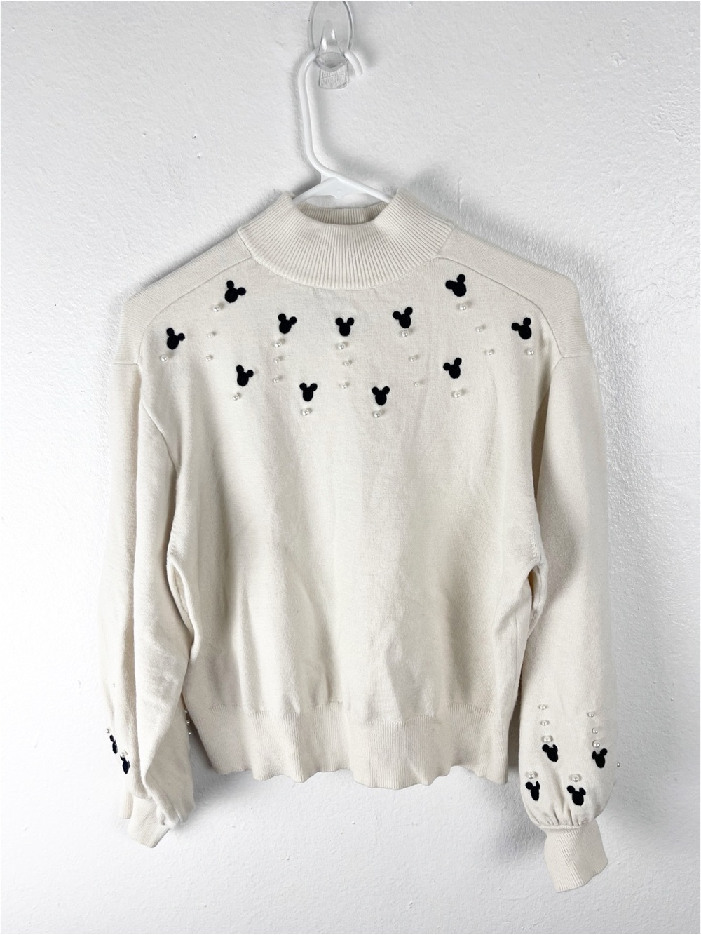 DISNEY HER UNIVERSE Mickey Mouse Cream Pearl Puff Long Sleeves Sweater Size XS